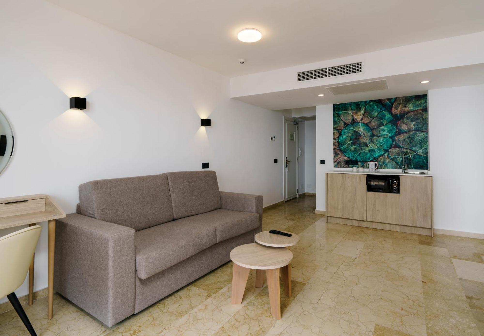 Alua Suites Las Rocas Cala d'Or  Bagian luar foto